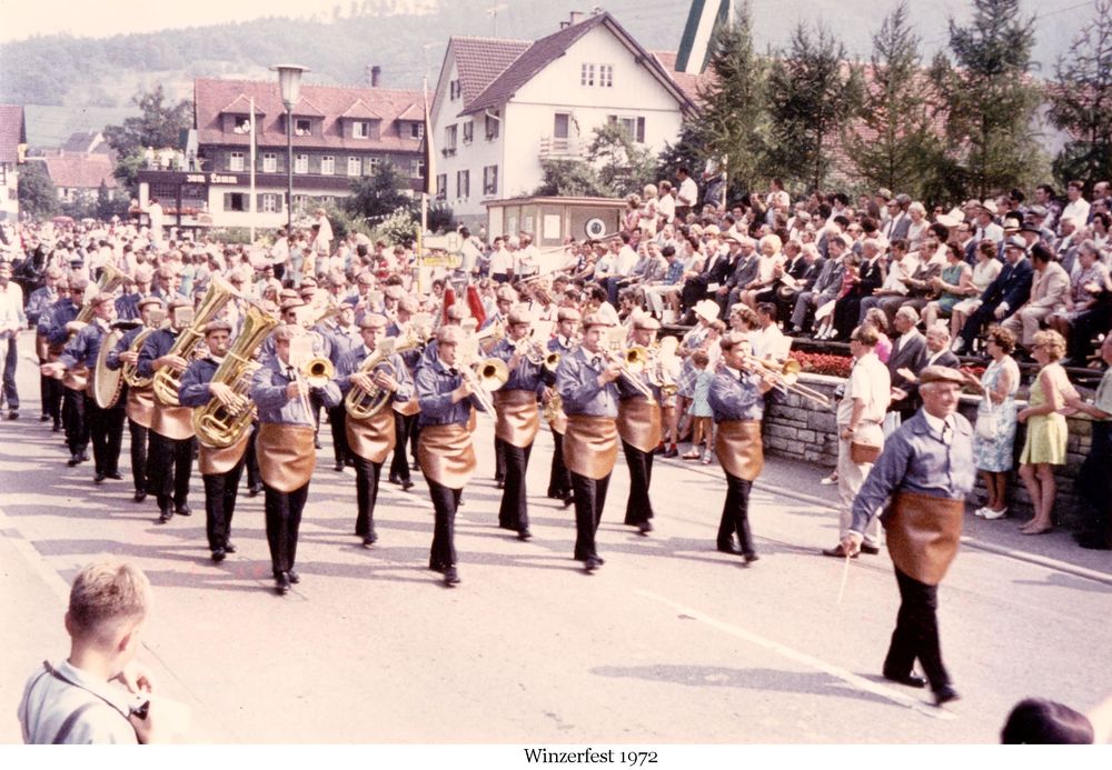 1972 - Winzerfest in Neuweier in der neuen Küfertracht