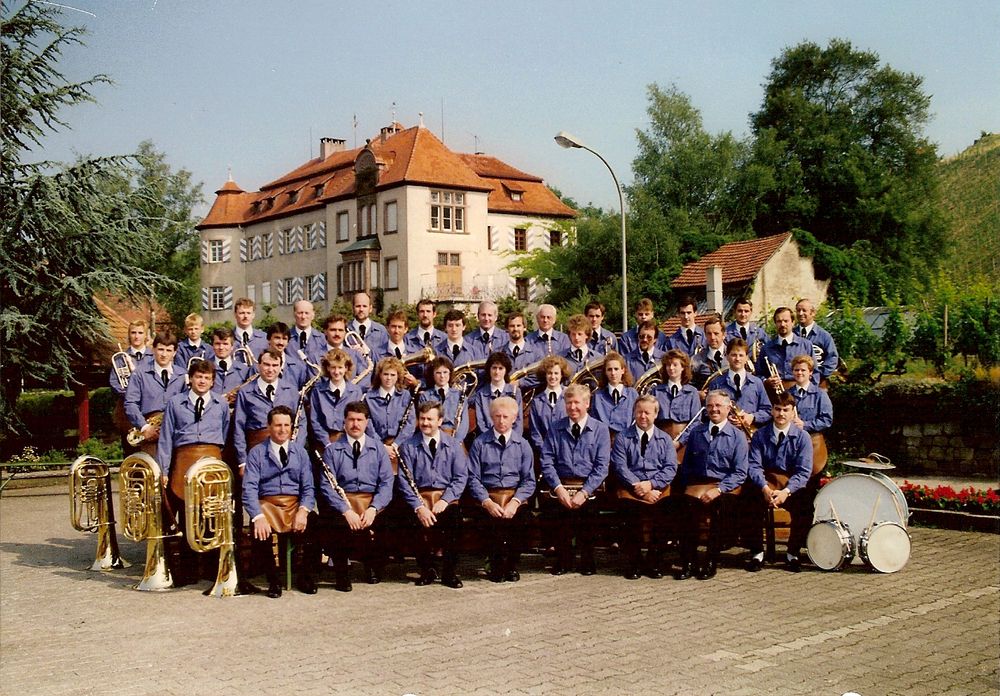 1989 - Gruppenbild an der Winzergenossenschaft